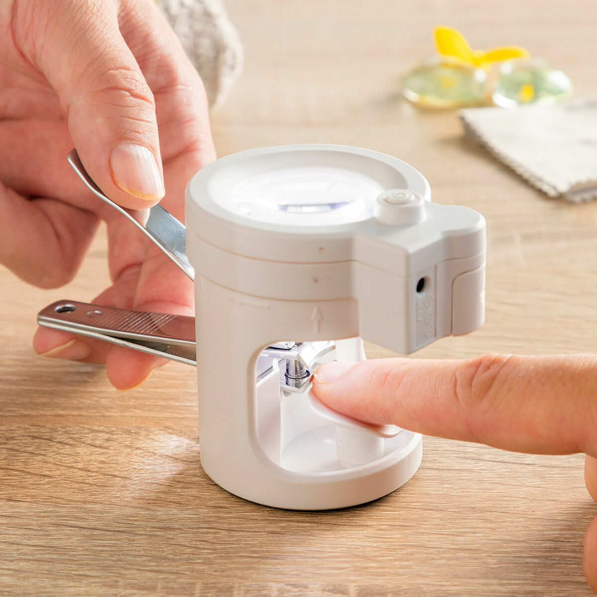 Nail Clippers with LED Light, Magnifying Glass and File Clail InnovaGoods – Produktbild 1