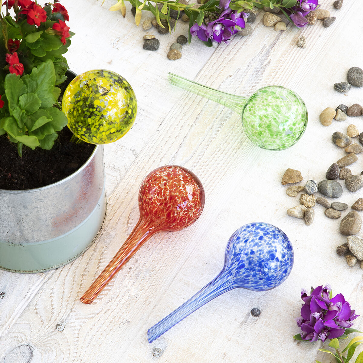 InnovaGoods Automatische Bewässerungskugeln Ballwooters – Produktansicht 4