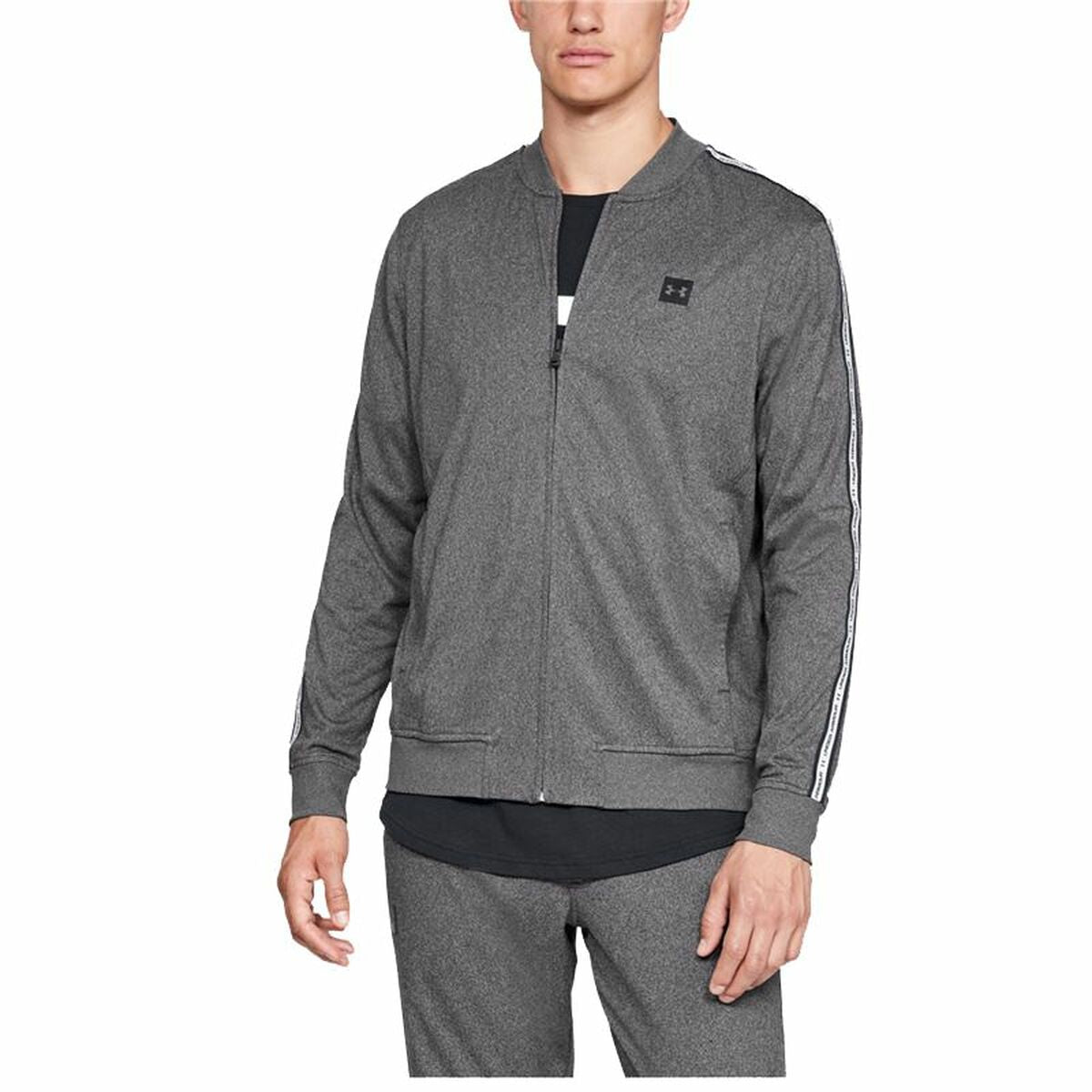 Under Armour Herren Sportjacke Tricot Track Dunkelgrau - BYAG.JackeUnder ArmourBYAG.S6480270Under Armour Herren Sportjacke Tricot Track Dunkelgrau – XLXL