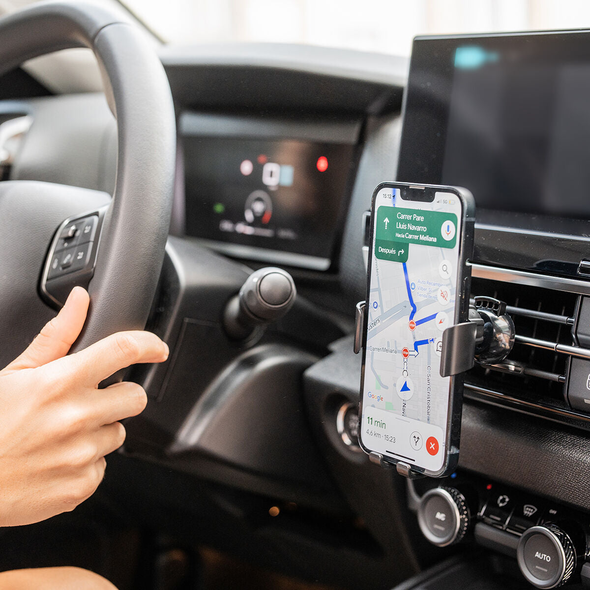 Kfz-Smartphonehalter mit Schnellladefunktion Chakar InnovaGoods – Produktansicht 3